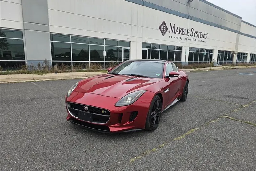 2015 Jaguar F-TYPE V8 R photo 1