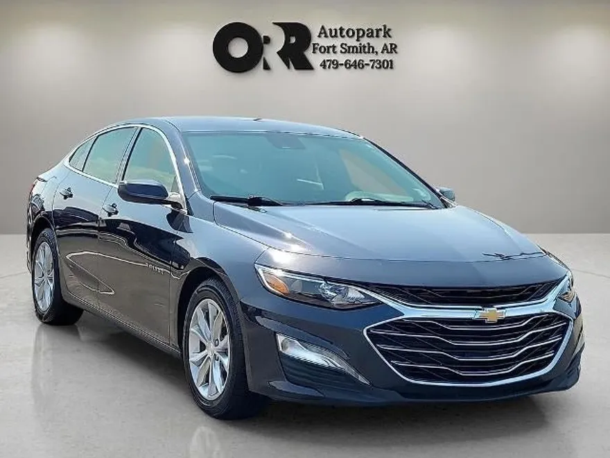 2023 Chevrolet Malibu 1LT photo 1