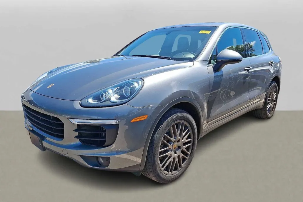 2017 Porsche Cayenne S photo 1