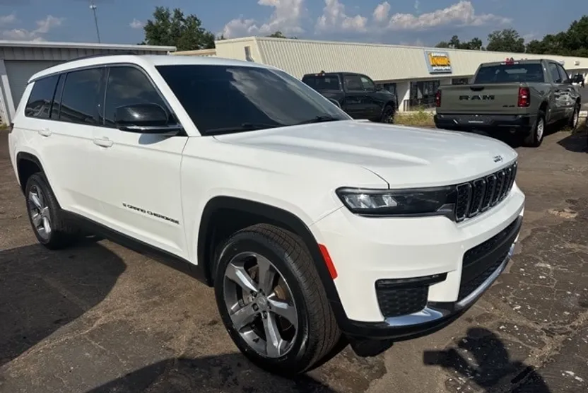 2022 Jeep Grand Cherokee Limited photo 1