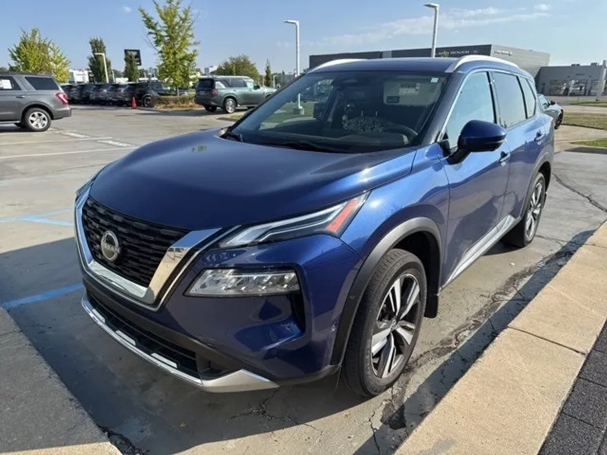 2023 Nissan Rogue Platinum photo 1