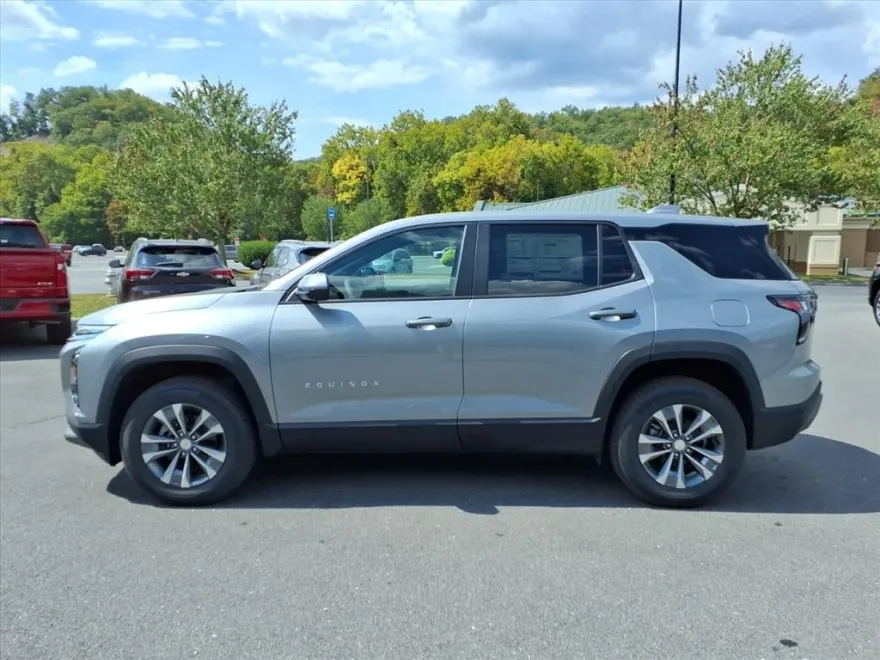 2026 Chevrolet Equinox LT photo 1