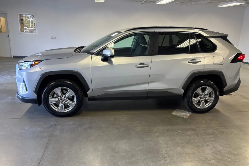 2024 Toyota RAV4 XLE photo 1