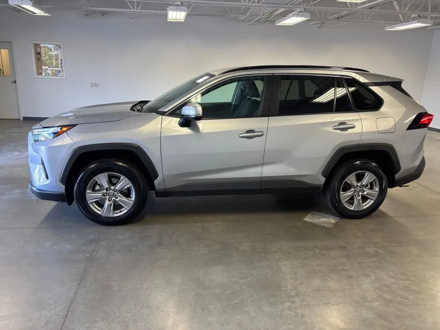 2024 Toyota RAV4 XLE photo 1