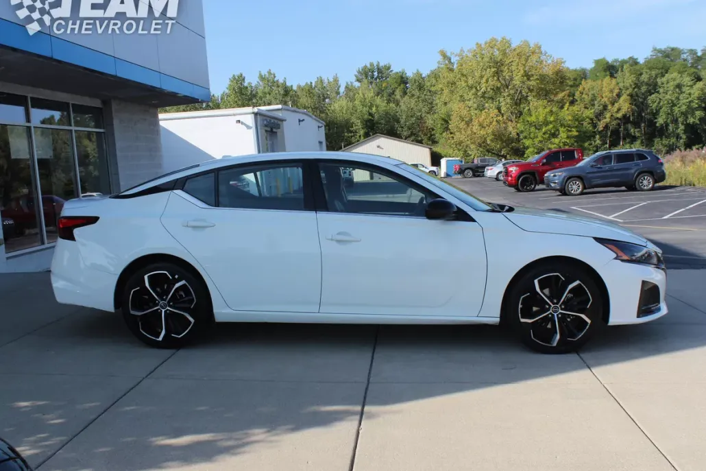 2023 Nissan Altima 2.5 SR photo 1