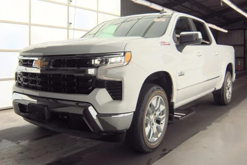 2023 Chevrolet Silverado 1500 LT photo 1
