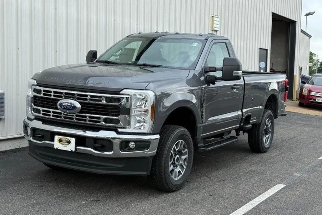 2025 Ford F-350 photo 1