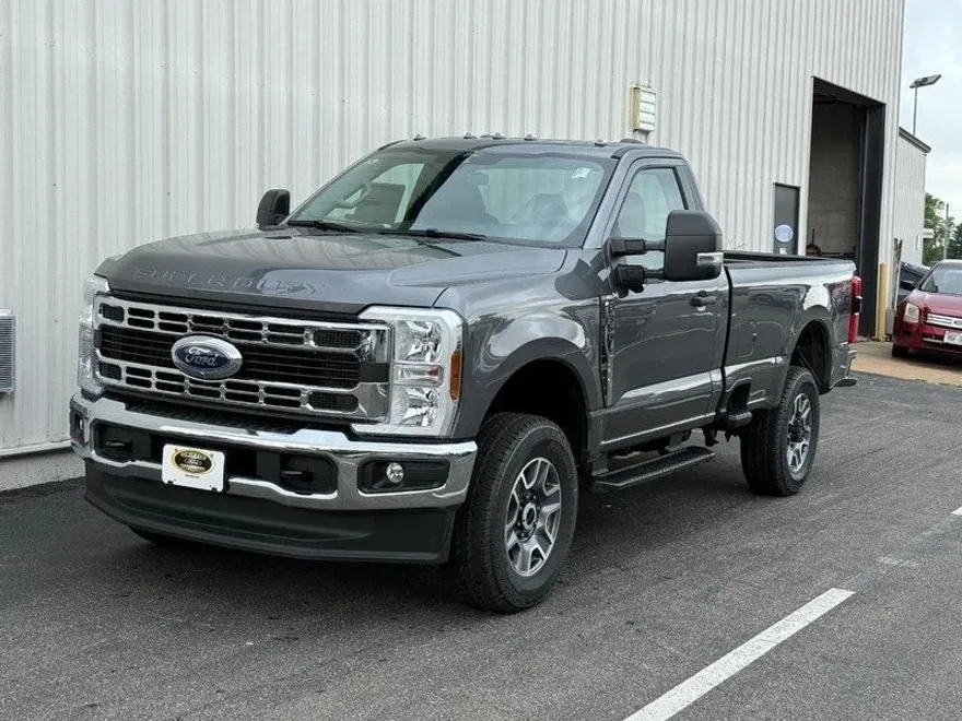 2025 Ford F-350 photo 1