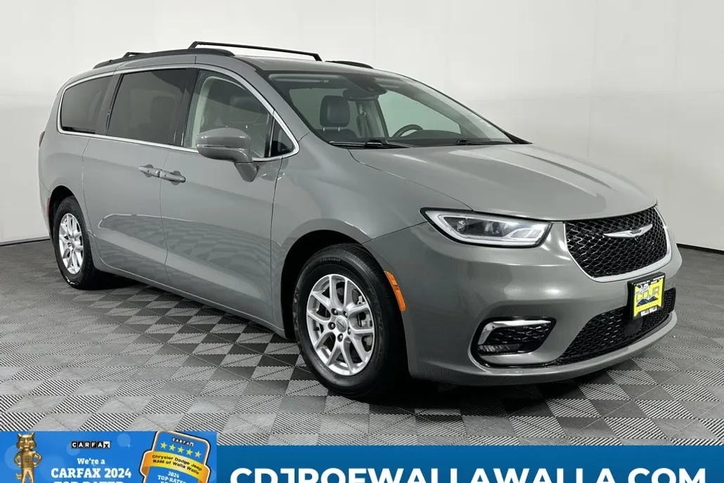 2022 Chrysler Pacifica Touring L photo 1