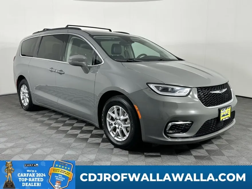 2022 Chrysler Pacifica Touring L photo 1