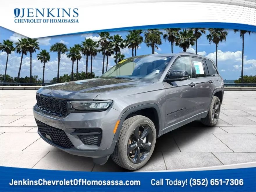 2023 Jeep Grand Cherokee Laredo photo 1