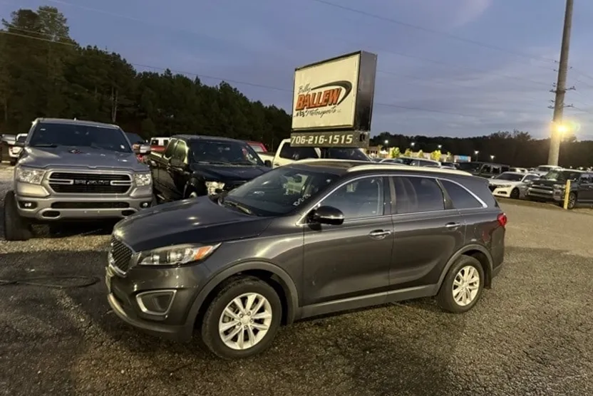 2017 Kia Sorento LX photo 1