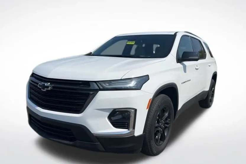 2022 Chevrolet Traverse LS photo 1