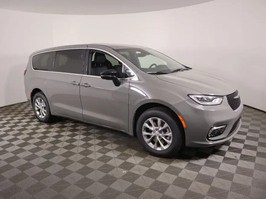 2025 Chrysler Pacifica photo 1