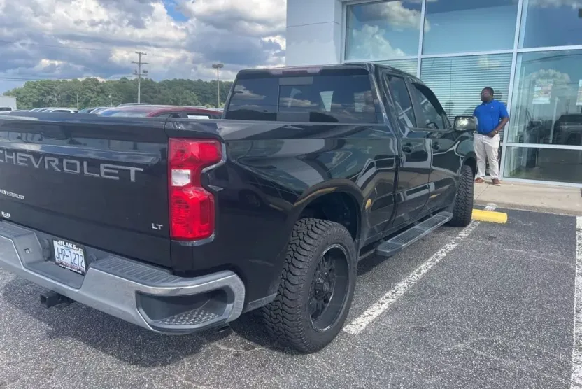 2020 Chevrolet Silverado 1500 LT photo 1