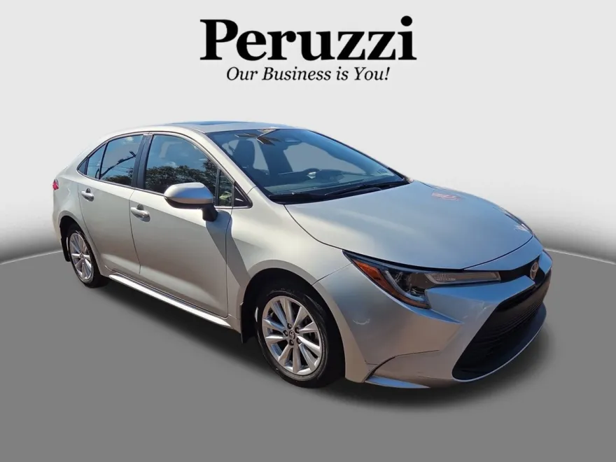2023 Toyota Corolla LE photo 1