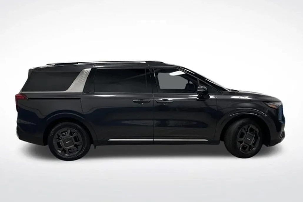 2025 Kia Carnival SX photo 1