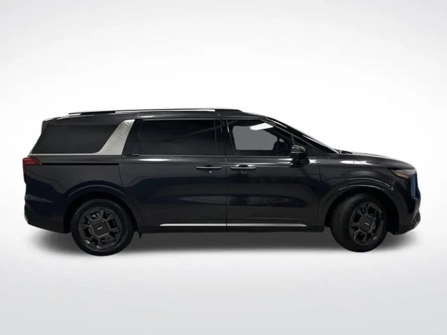2025 Kia Carnival SX photo 1