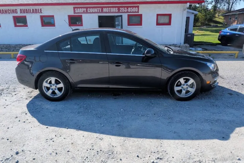 2015 Chevrolet Cruze LT photo 1