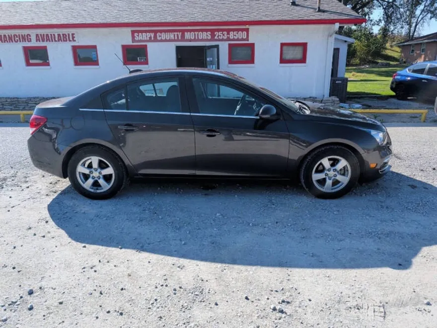 2015 Chevrolet Cruze LT photo 1