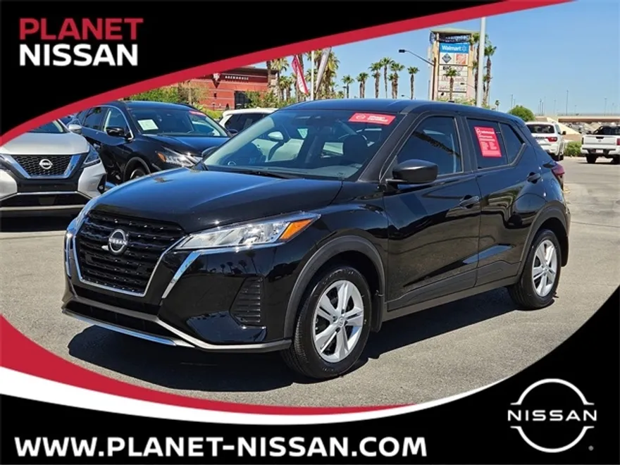 2025 Nissan Kicks Play S photo 1