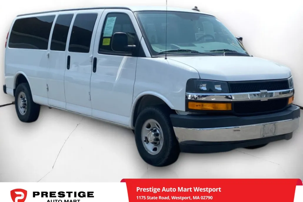 2017 Chevrolet Express Passenger LT photo 1