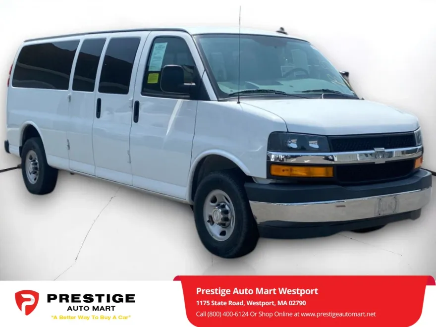 2017 Chevrolet Express Passenger LT photo 1