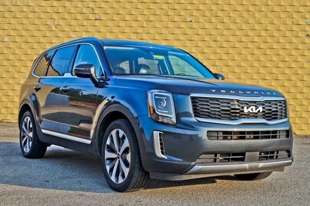 2022 Kia Telluride S photo 1