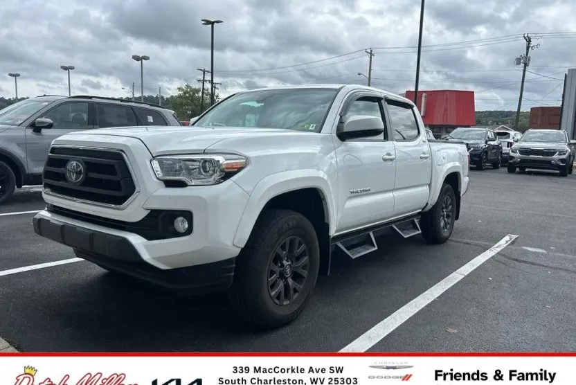 2023 Toyota Tacoma SR5 photo 1