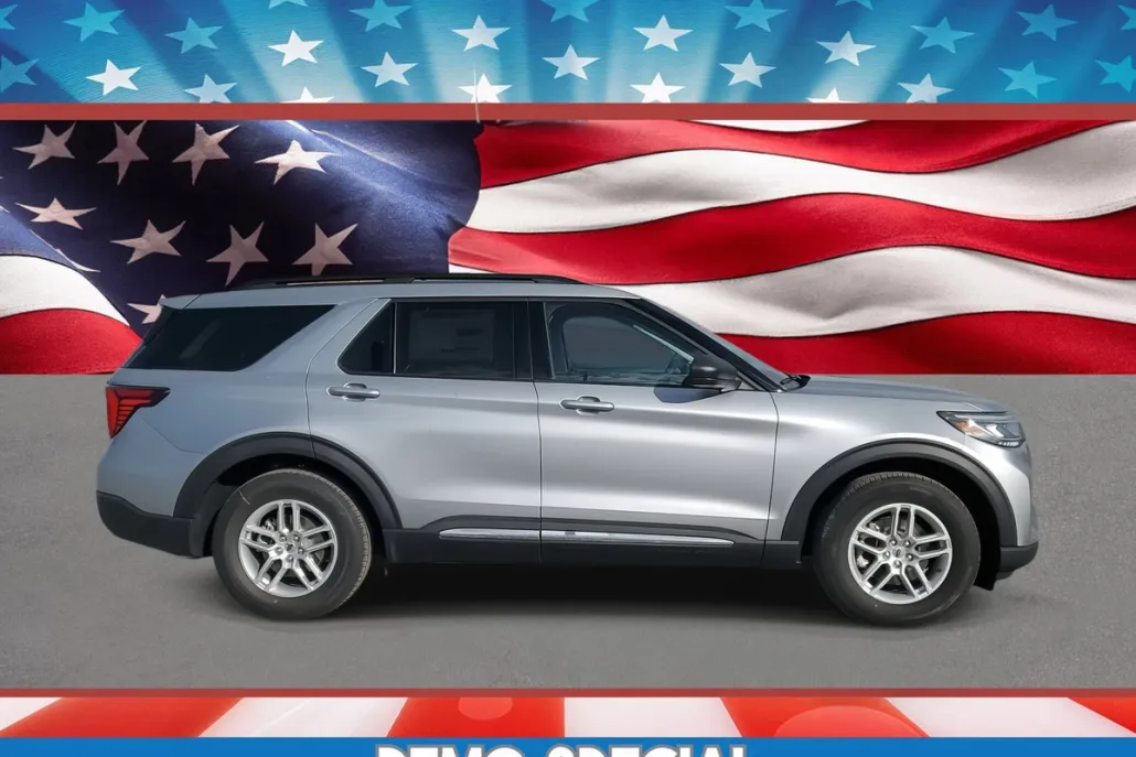 2025 Ford Explorer photo 1
