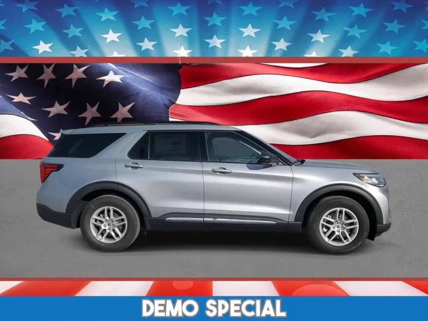 2025 Ford Explorer photo 1