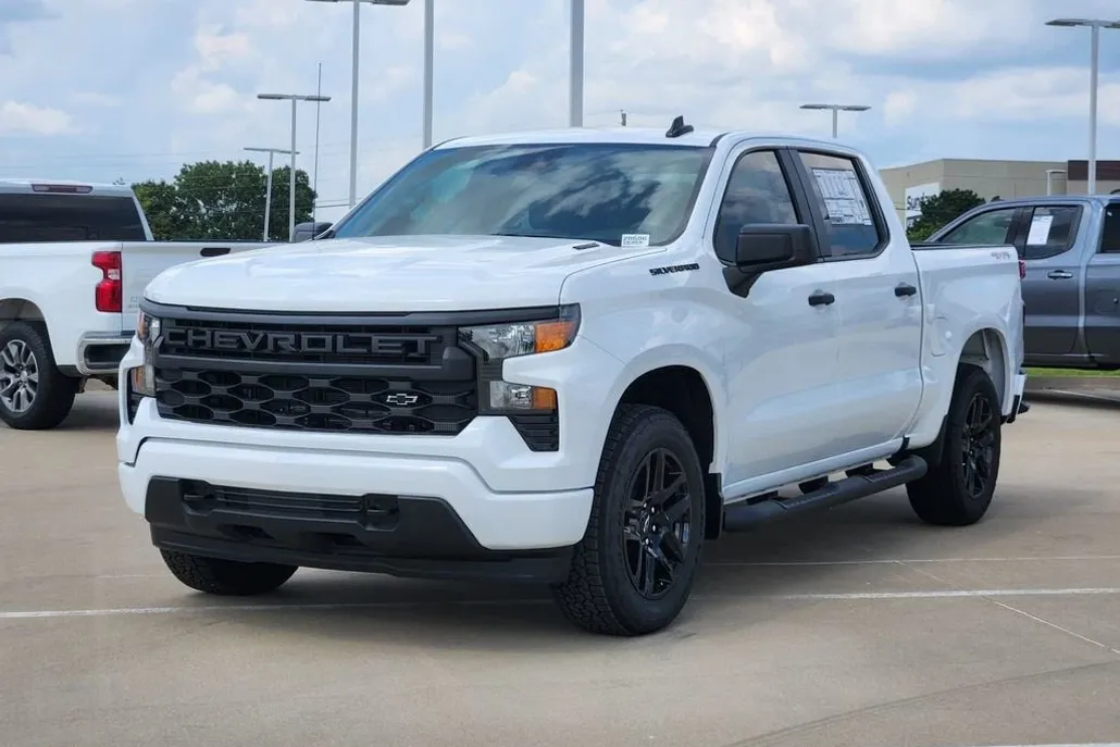 2026 Chevrolet Silverado Custom photo 1