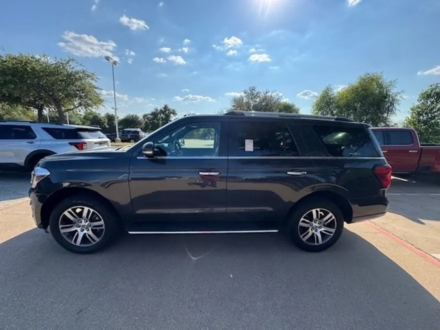 2022 Ford Expedition Limited photo 1