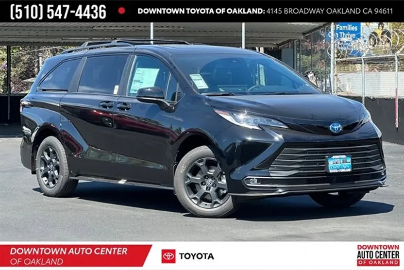 2025 Toyota Sienna Woodland Edition photo 1