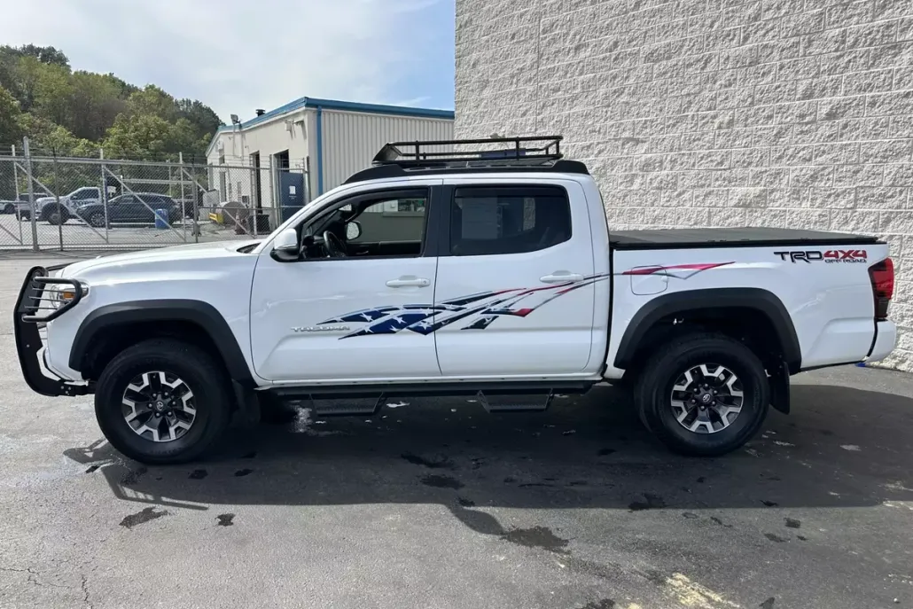 2018 Toyota Tacoma TRD V6 photo 1
