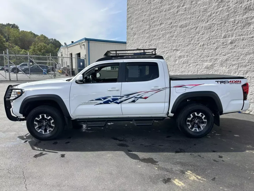 2018 Toyota Tacoma TRD V6 photo 1