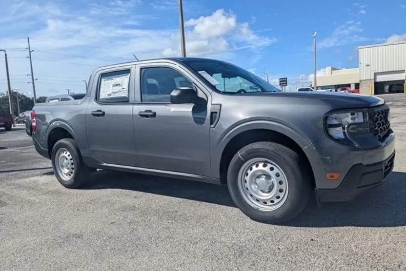 2025 Ford Maverick XL photo 1