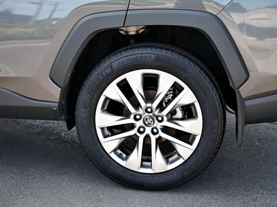 2025 Toyota RAV4 XLE Premium photo 1