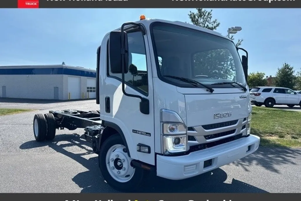 2025 Isuzu NPR/NPR-HD photo 1