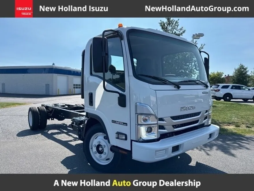 2025 Isuzu NPR/NPR-HD photo 1