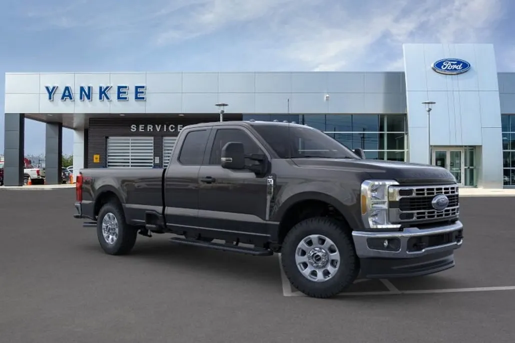 2025 Ford F-350 XLT photo 1