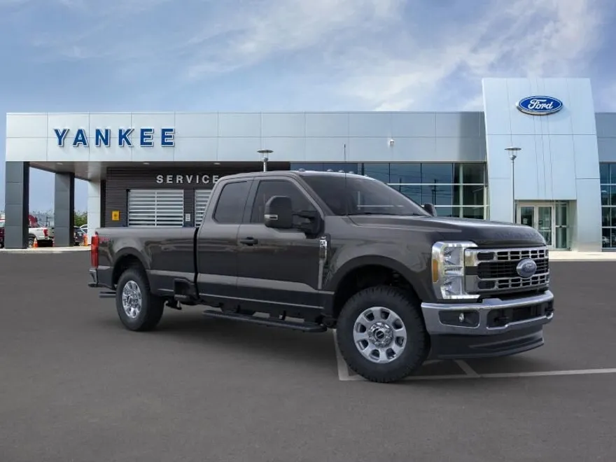2025 Ford F-350 XLT photo 1