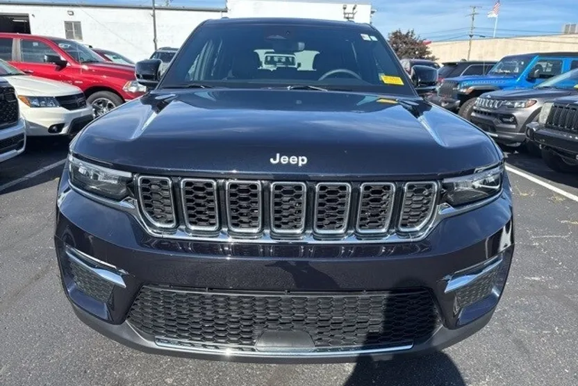2024 Jeep Grand Cherokee Limited photo 1