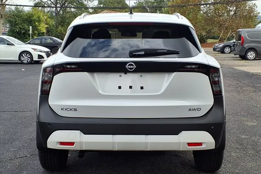 2026 Nissan Kicks SV photo 1