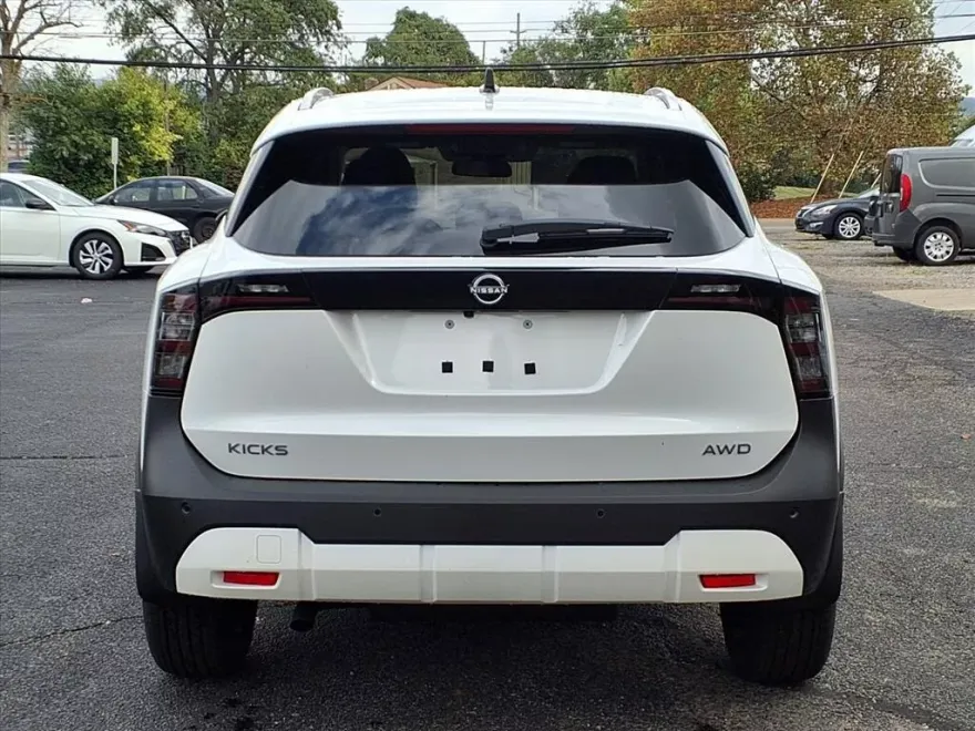2026 Nissan Kicks SV photo 1