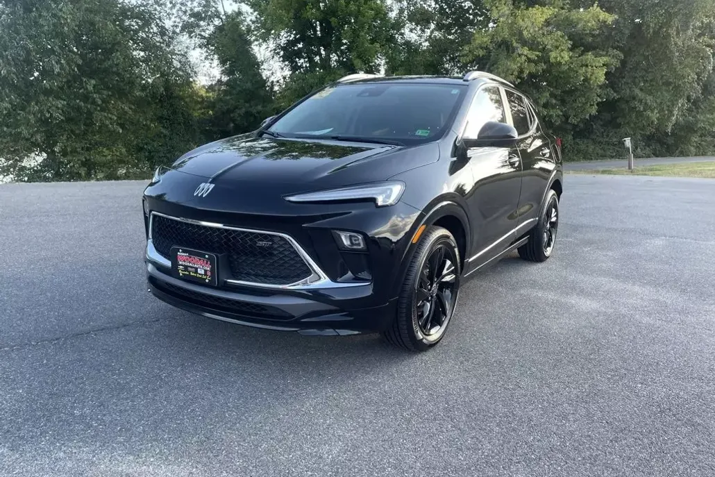 2024 Buick Encore GX Sport Touring photo 1