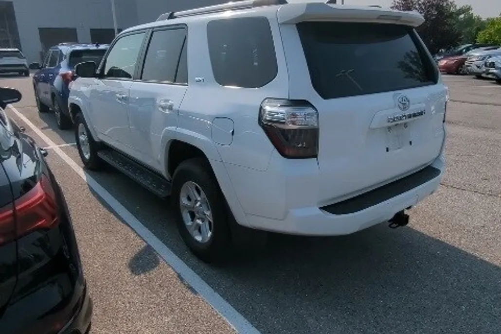 2024 Toyota 4Runner SR5 Premium photo 1