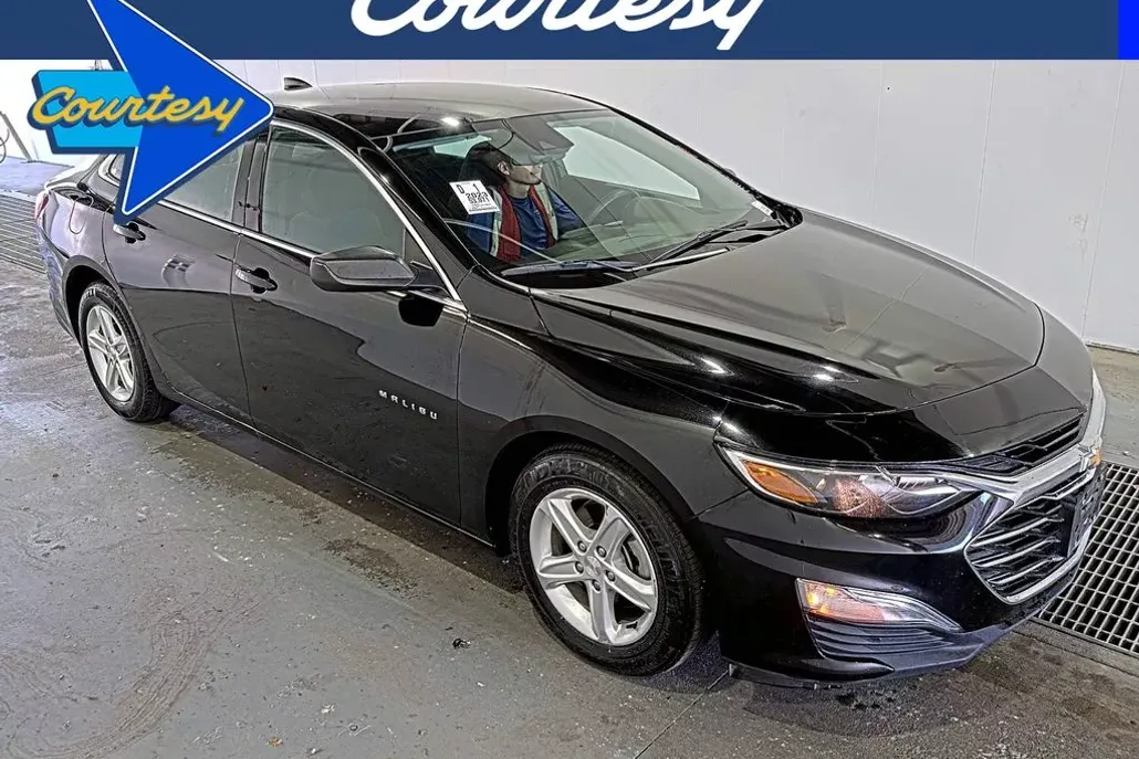 2023 Chevrolet Malibu LS photo 1