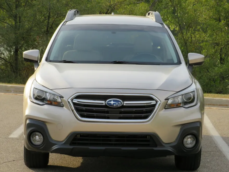 2018 Subaru Outback 2.5i Premium photo 1