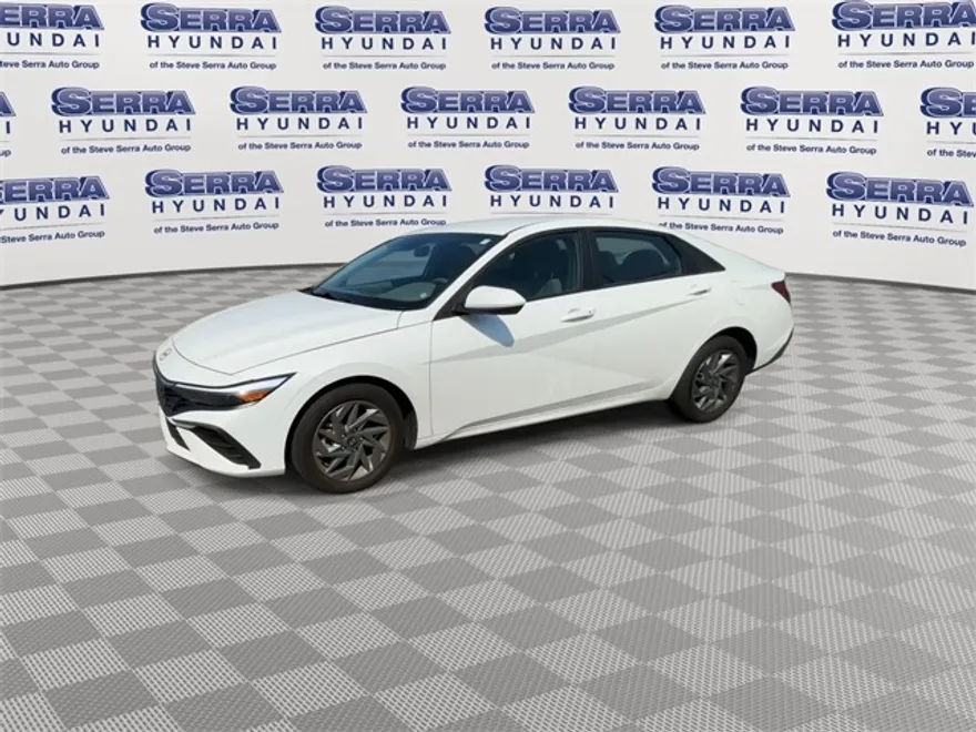 2024 Hyundai Elantra SEL photo 1
